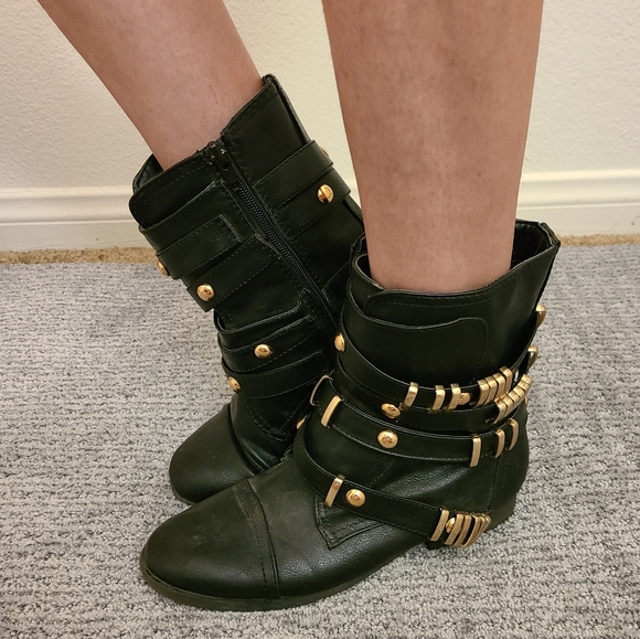 Shoes - Leather stunning Boots
